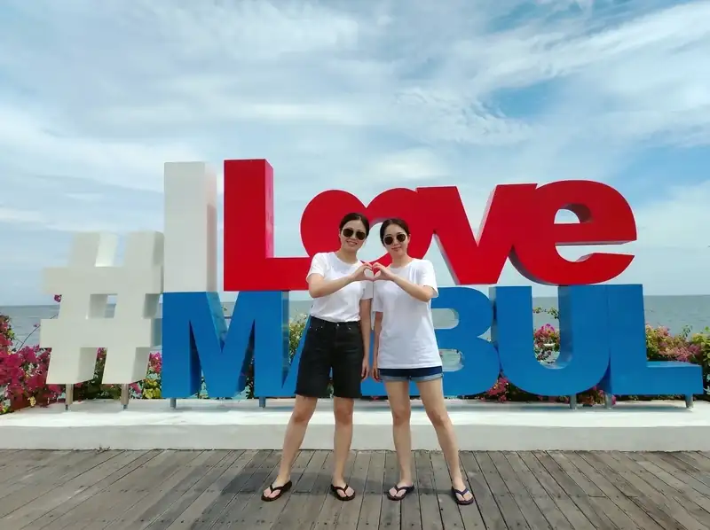 Snorkeling Mabul Island to see beautiful marine life with Dreamy Wave Dwelling Resort in the Celebes Sea.