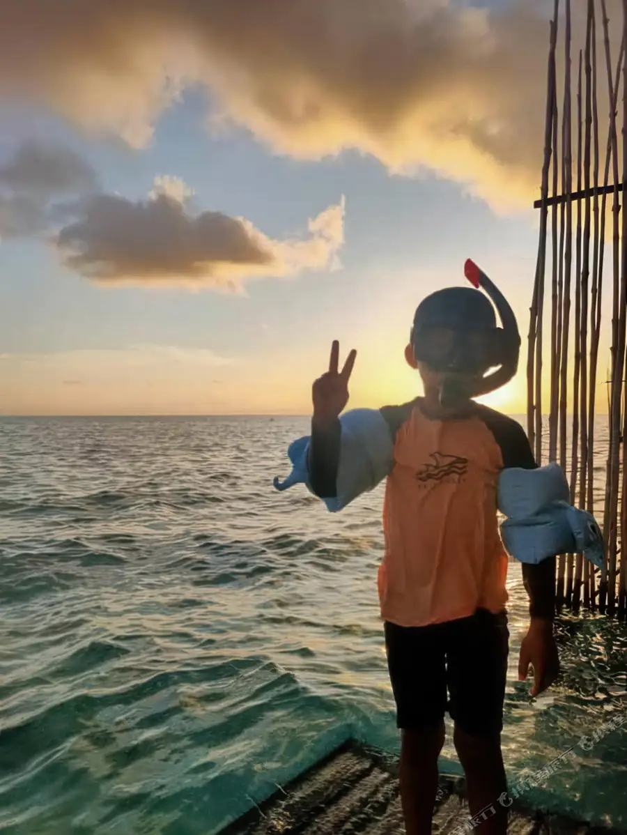 Guided snorkeling excursion in the clear turquoise sea Dreamy Wave Dwelling Resort